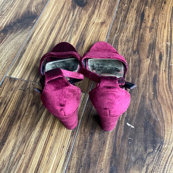 Report heels - Picture 2 of 2